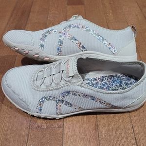 Skechers memory foam slip on size 7 beige floral